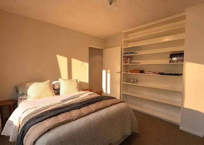 Mountain & Views, Rooftop Deck, Sleeps 10 - Family Near Wanaka