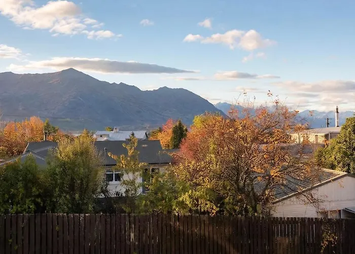 Mountain & Views, Rooftop Deck, Sleeps 10 - Family Near * Wanaka