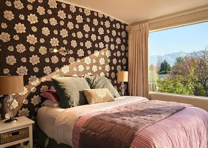 Mountain & Views, Rooftop Deck, Sleeps 10 - Family Near Ferienhaus Wanaka